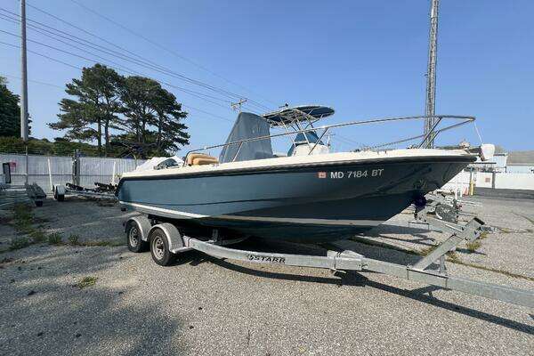 2004 Boston Whaler 21