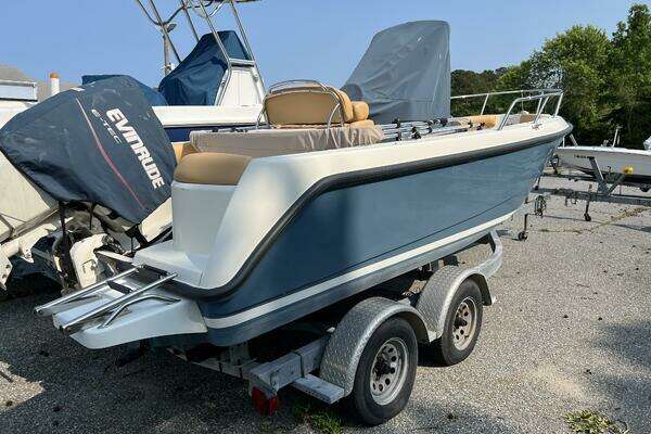 2004 Boston Whaler 21