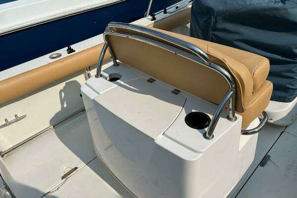 2004 Boston Whaler 21