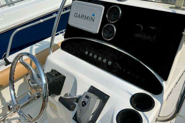 2004 Boston Whaler 21