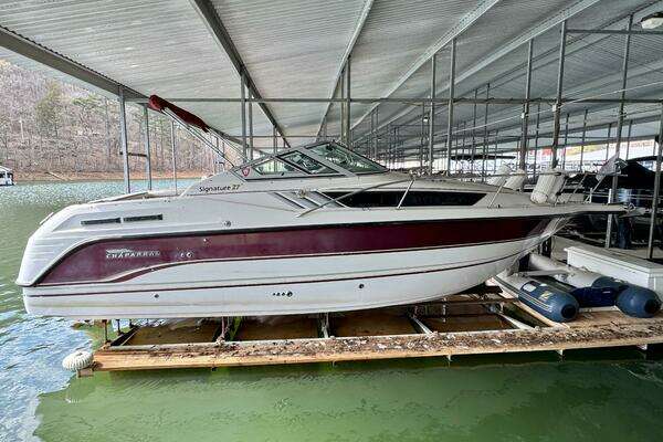 Photo of the 1994 Chaparral Signature 27 Cabin Cruiser