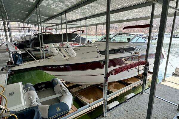 Photo of the 1994 Chaparral Signature 27 Cabin Cruiser