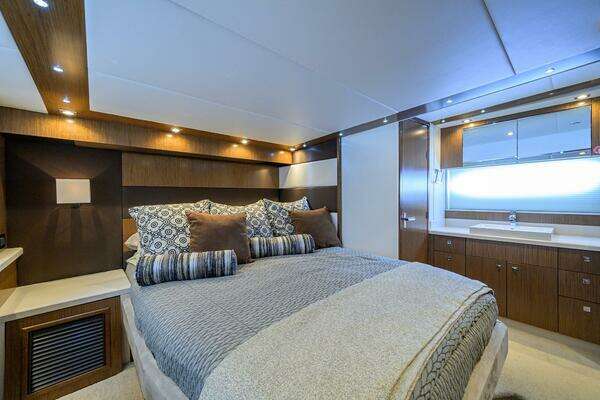 Cruisers Cantius Yacht For Sale