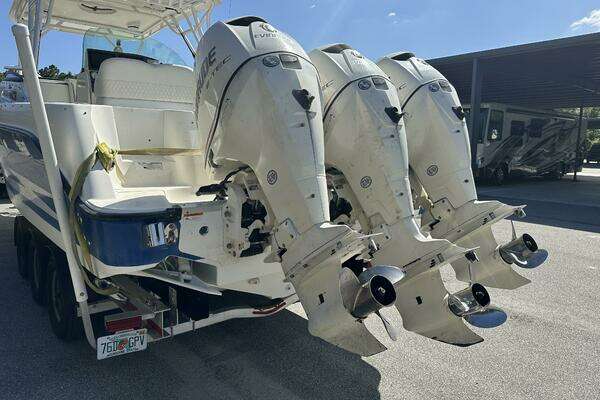 Photo of the 2007 Hydra-Sports 3300VX Vector Express "South Life"