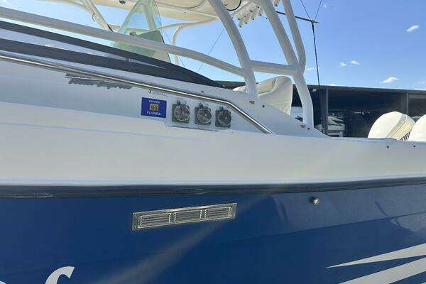 Photo of the 2007 Hydra-Sports 3300VX Vector Express "South Life"