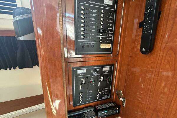 Earl s Dream 33ft Regal Yacht For Sale