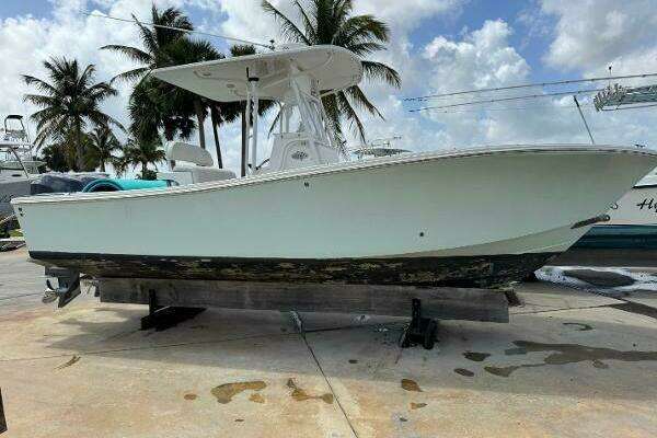 Photo of the 2005 Regulator 23 Center Console