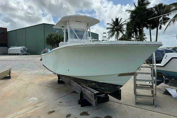 Photo of the 2005 Regulator 23 Center Console