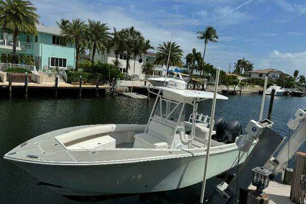 Photo of the 2005 Regulator 23 Center Console