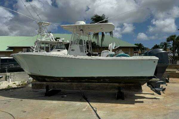 Photo of the 2005 Regulator 23 Center Console