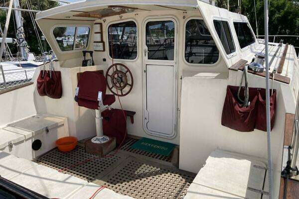 Photo of the 1994 Catalac 11 meter "Moonshine"