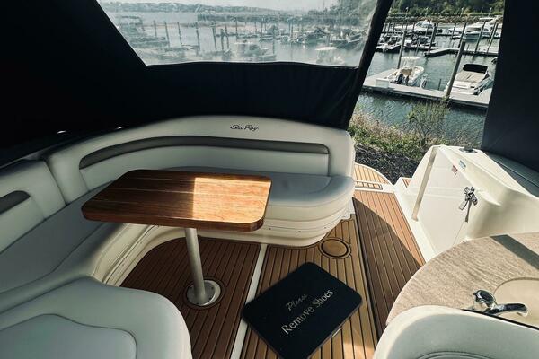 32ft Sea Ray Yacht For Sale