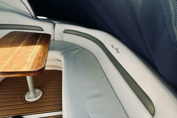 32ft Sea Ray Yacht For Sale