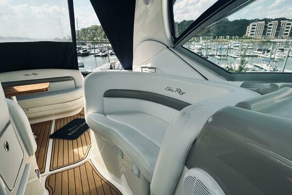 32ft Sea Ray Yacht For Sale