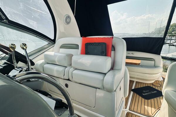 32ft Sea Ray Yacht For Sale