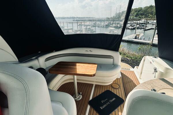 32ft Sea Ray Yacht For Sale