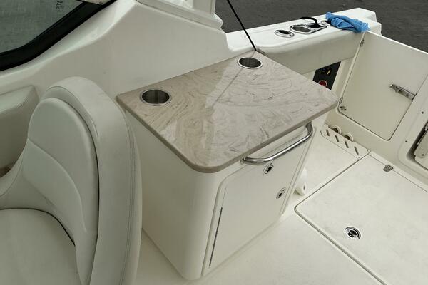 24ft Boston Whaler Yacht For Sale