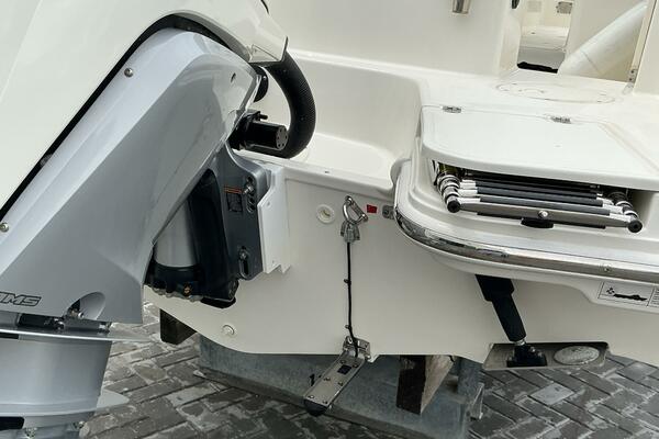 24ft Boston Whaler Yacht For Sale