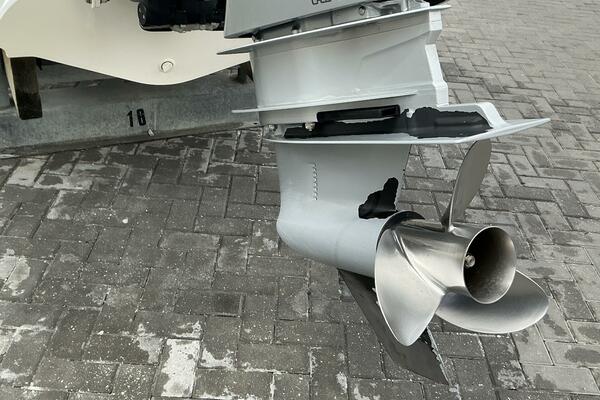 24ft Boston Whaler Yacht For Sale