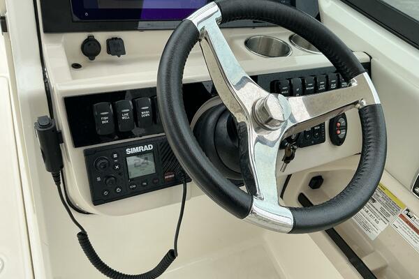 24ft Boston Whaler Yacht For Sale