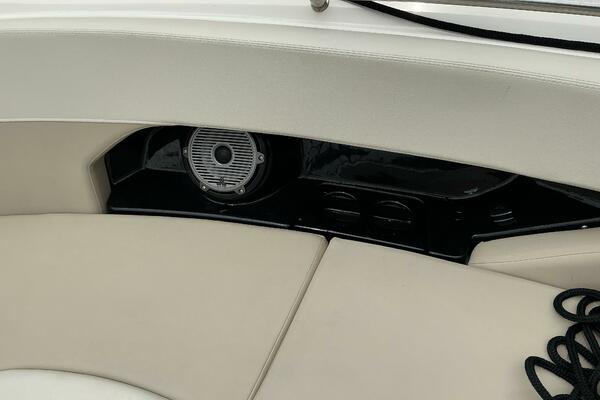 24ft Boston Whaler Yacht For Sale