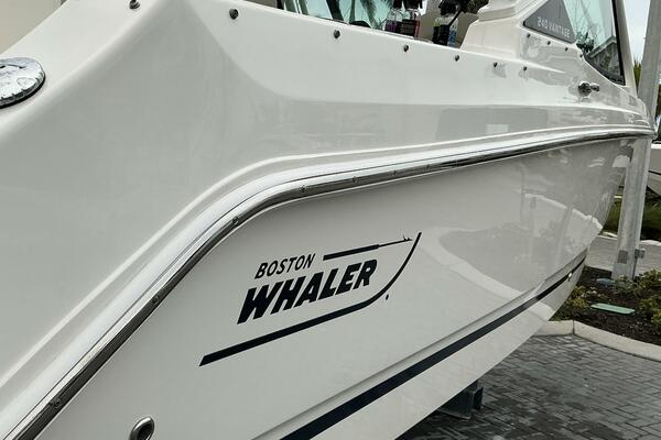 24ft Boston Whaler Yacht For Sale