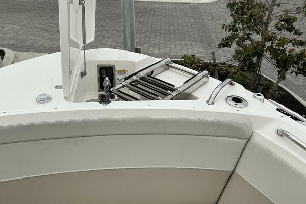 24ft Boston Whaler Yacht For Sale