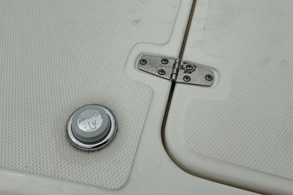 24ft Boston Whaler Yacht For Sale