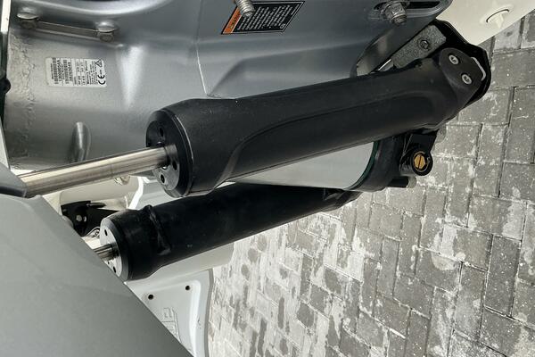 24ft Boston Whaler Yacht For Sale