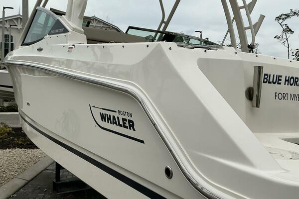 24ft Boston Whaler Yacht For Sale