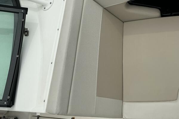 24ft Boston Whaler Yacht For Sale