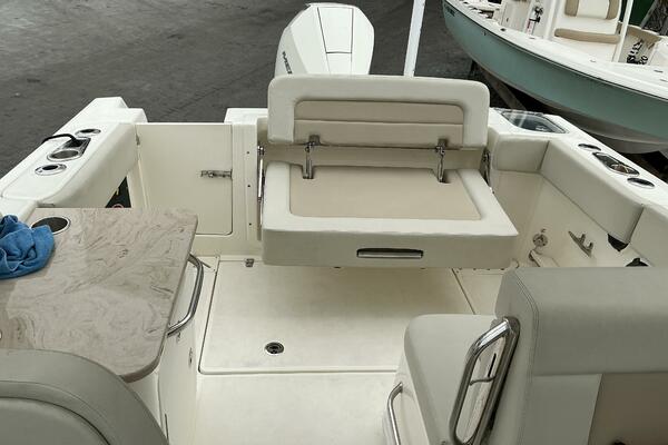 24ft Boston Whaler Yacht For Sale