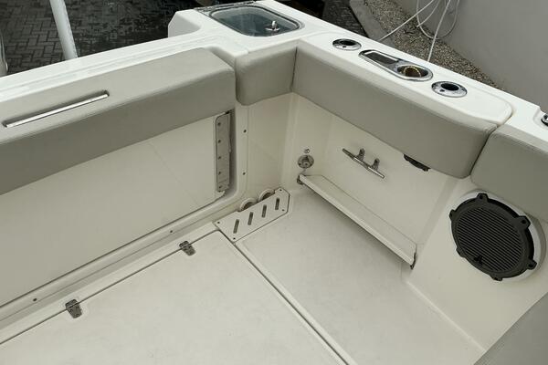 24ft Boston Whaler Yacht For Sale