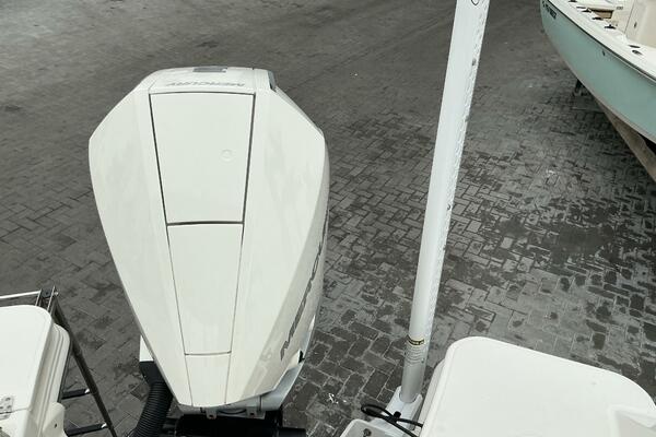 24ft Boston Whaler Yacht For Sale