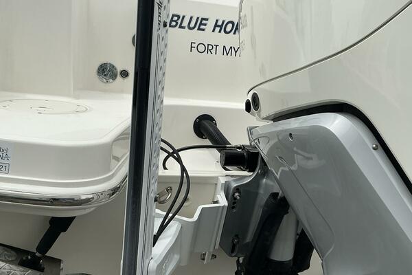 24ft Boston Whaler Yacht For Sale