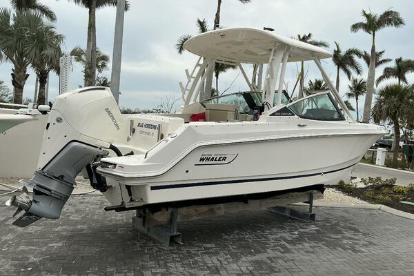 24ft Boston Whaler Yacht For Sale