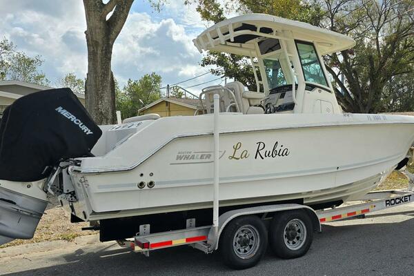 25ft Boston Whaler Yacht For Sale