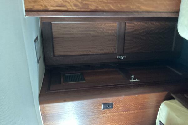 58ft Hatteras Yacht For Sale