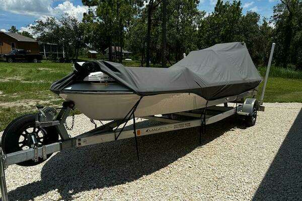 Photo of the 2019 Spyder FX19 Vapor