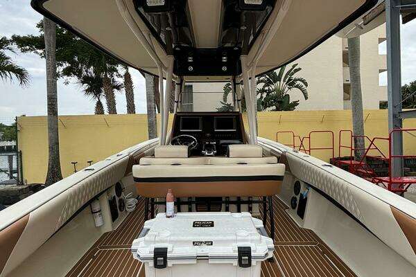 Statement 35 Center Console Yacht For Sale