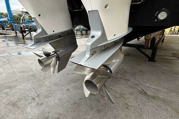 Statement 35 Center Console Yacht For Sale