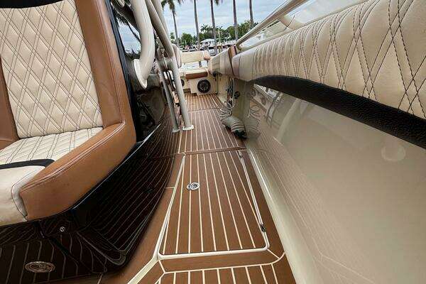 Statement 35 Center Console Yacht For Sale
