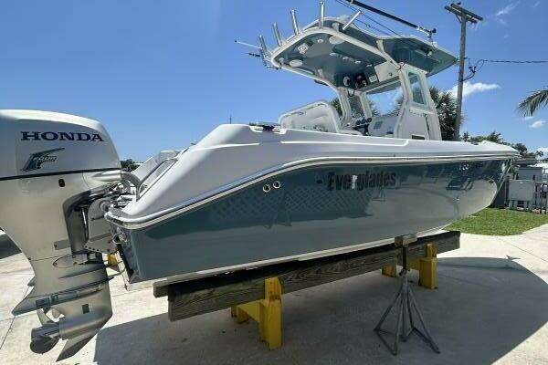 Photo of the 2007 Everglades 240CC