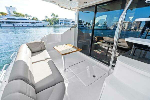 Sea Ray 510 Fly Yacht For Sale