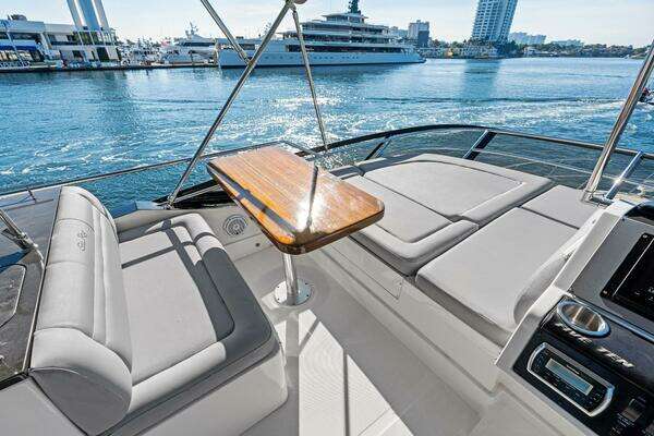 Sea Ray 510 Fly Yacht For Sale