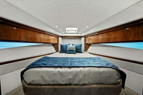 Riviera 5400 Sport Yacht Yacht For Sale