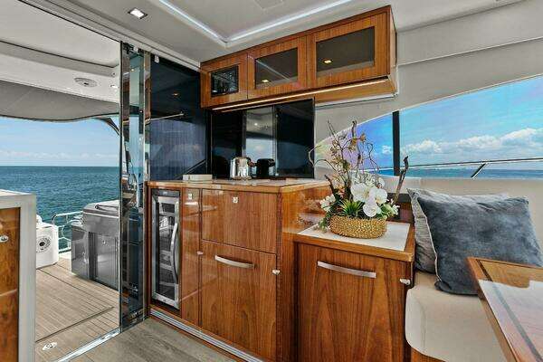 Riviera 5400 Sport Yacht Yacht For Sale