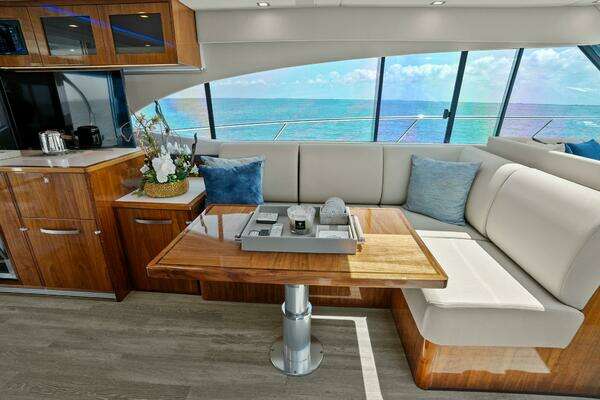 Riviera 5400 Sport Yacht Yacht For Sale