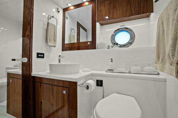Riviera 5400 Sport Yacht Yacht For Sale