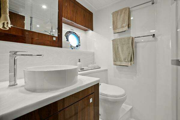 Riviera 5400 Sport Yacht Yacht For Sale